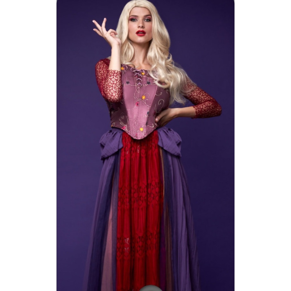 DISO this costume in size S Spirit Halloween deluxe Sarah Sanderson.